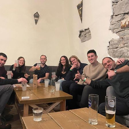 The Monks Bunk Hostel & Bar Талин Екстериор снимка