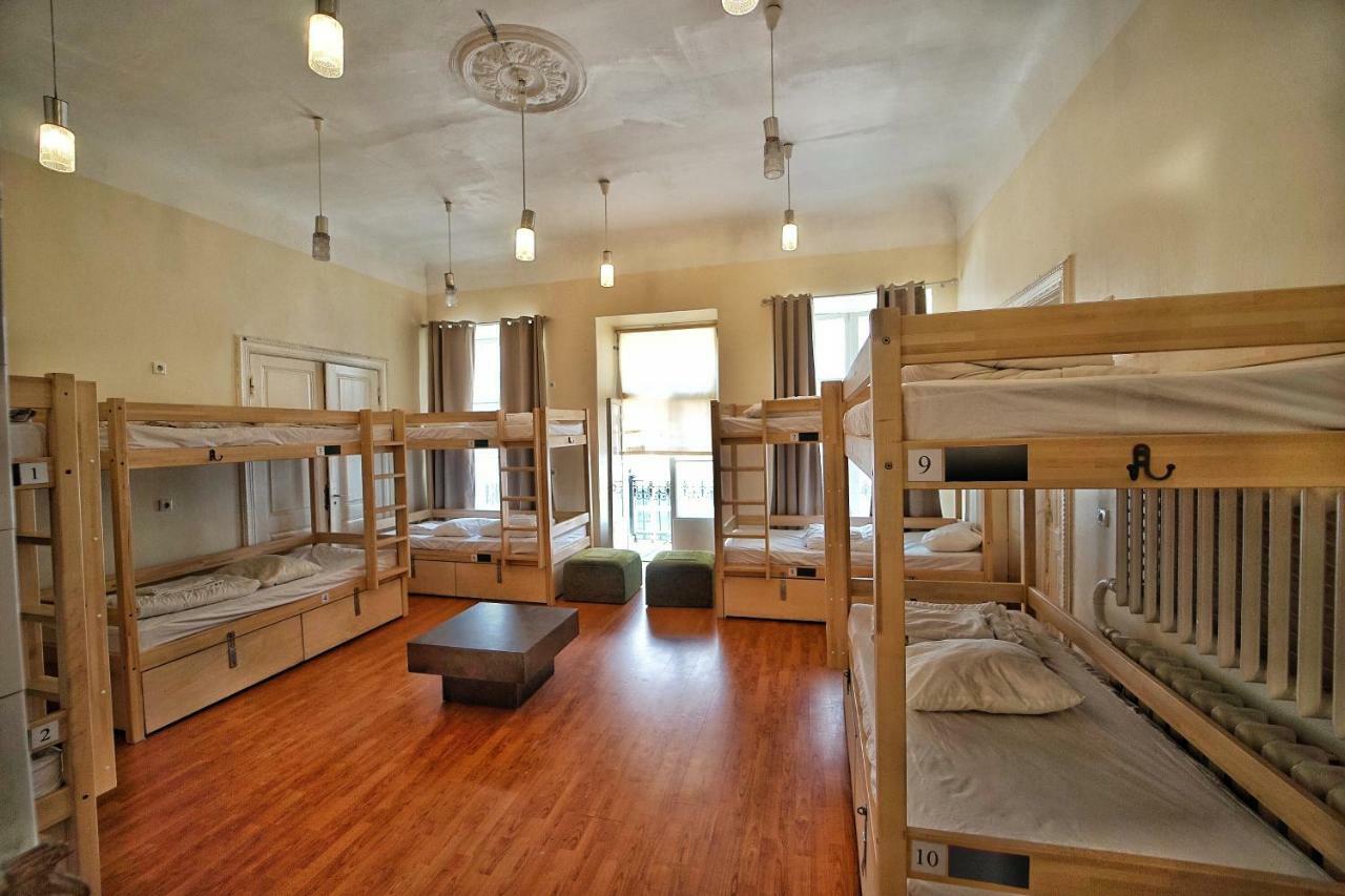The Monks Bunk Hostel & Bar Талин Екстериор снимка