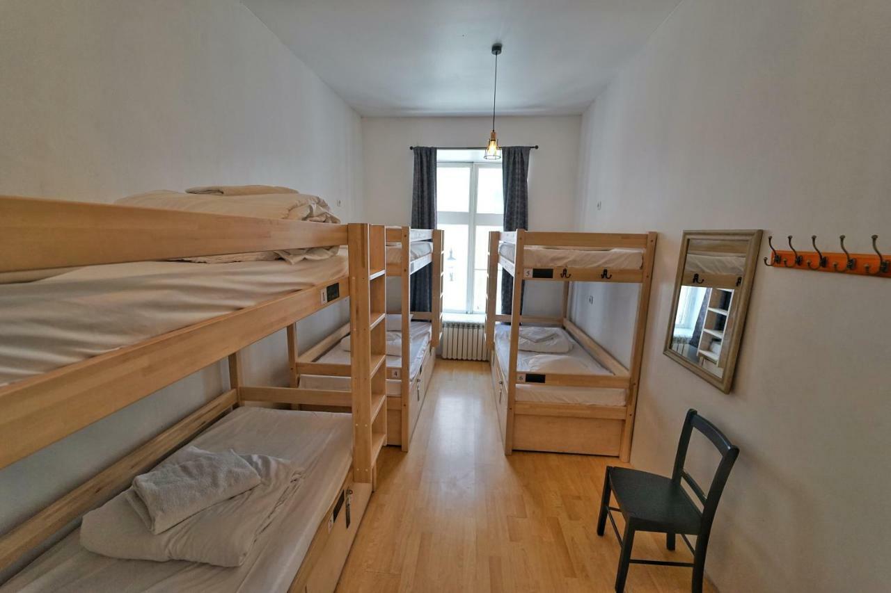 The Monks Bunk Hostel & Bar Талин Екстериор снимка