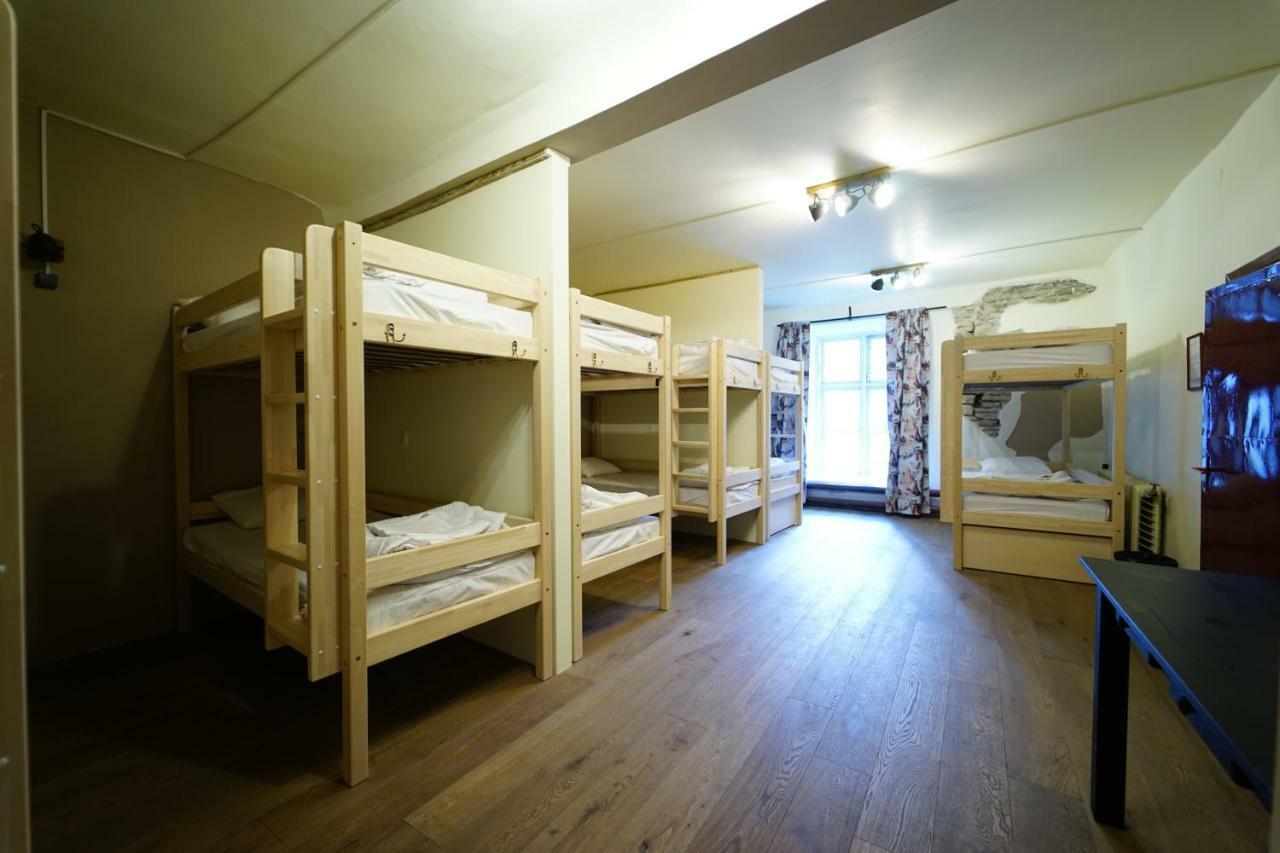 The Monks Bunk Hostel & Bar Талин Екстериор снимка