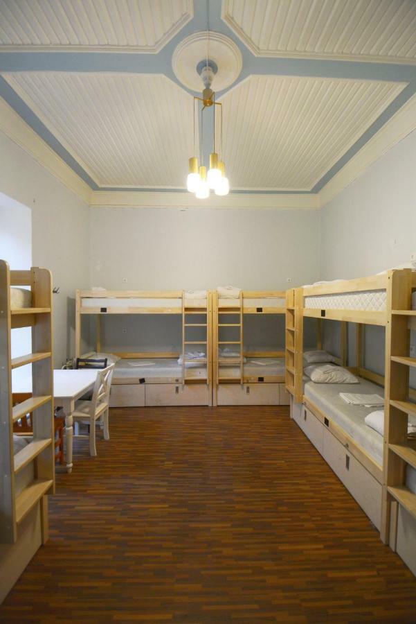 The Monks Bunk Hostel & Bar Талин Екстериор снимка