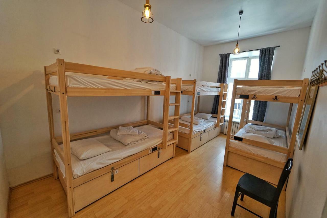 The Monks Bunk Hostel & Bar Талин Екстериор снимка