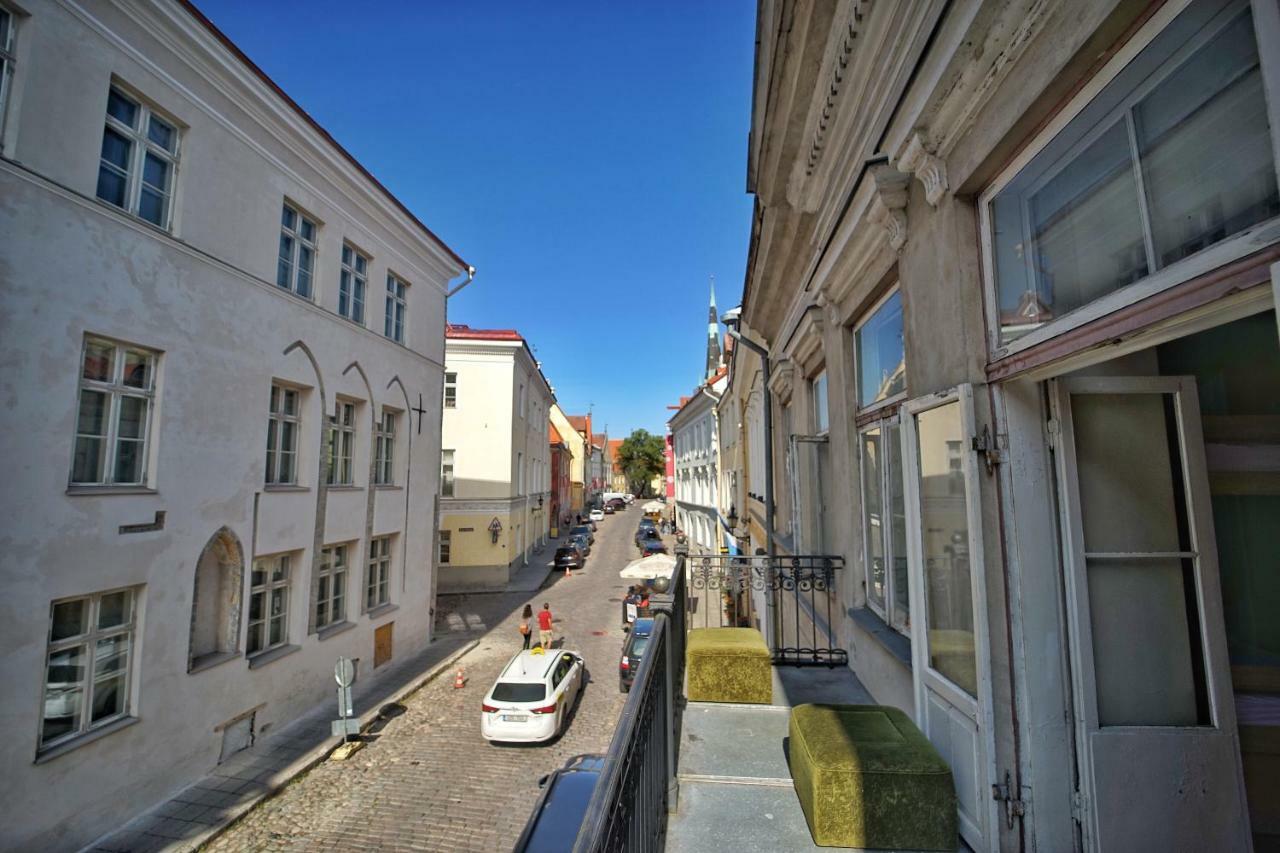 The Monks Bunk Hostel & Bar Талин Екстериор снимка