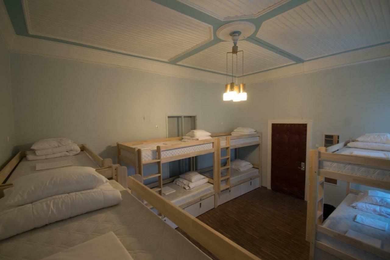 The Monks Bunk Hostel & Bar Талин Екстериор снимка
