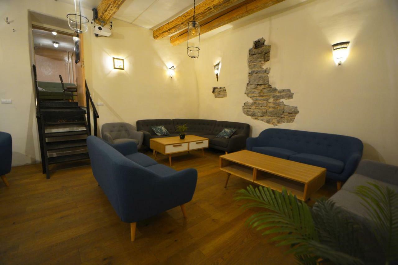 The Monks Bunk Hostel & Bar Талин Екстериор снимка